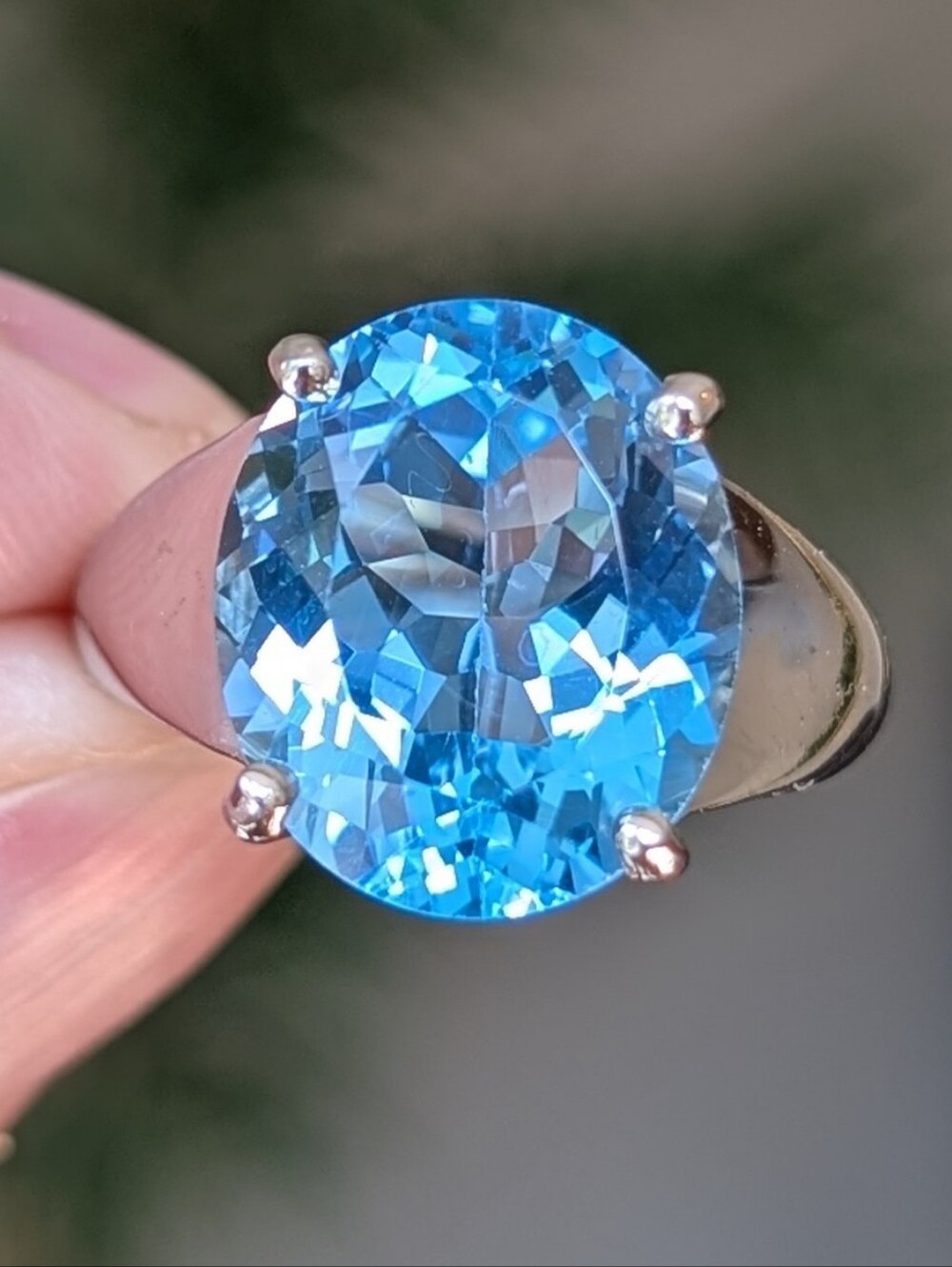 10K White Gold Swiss Blue Topaz Oval Solitaire Cocktail Ring
